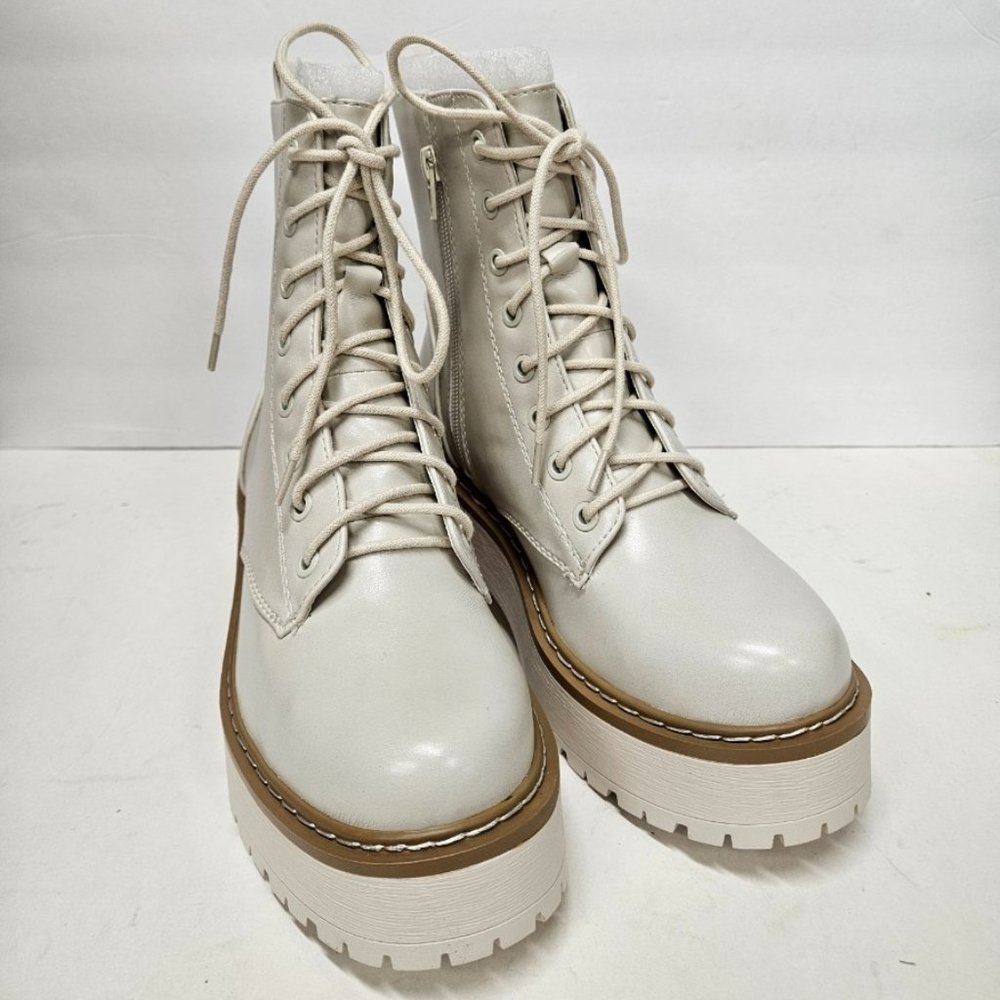 SODA FLING~ Women Chunky Ankle Boot, Off White, size 7.5